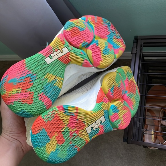 Nike LeBron Witness 4 'White Multi Camo’ - Picture 3 of 4